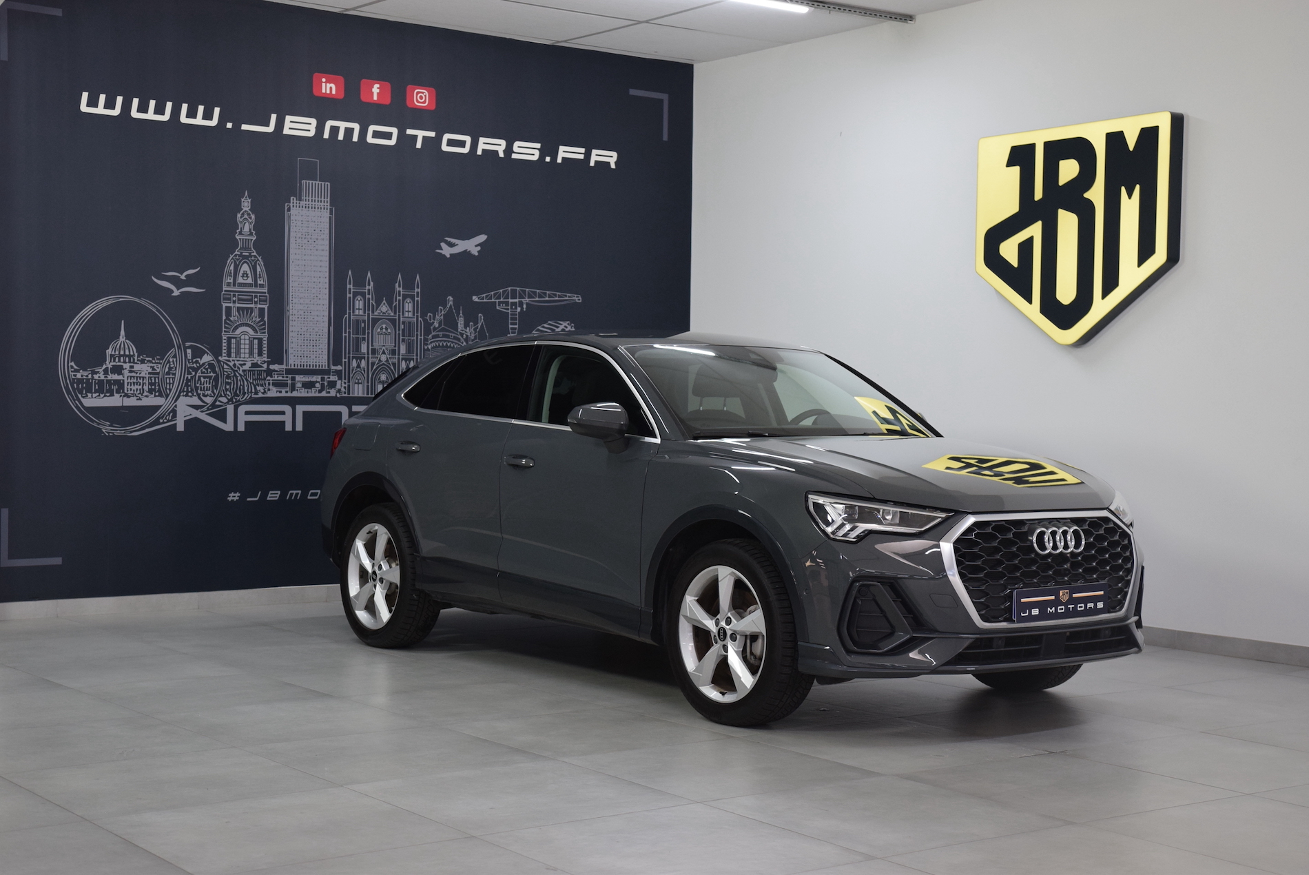 AUDI-Q3 SPORTBACK