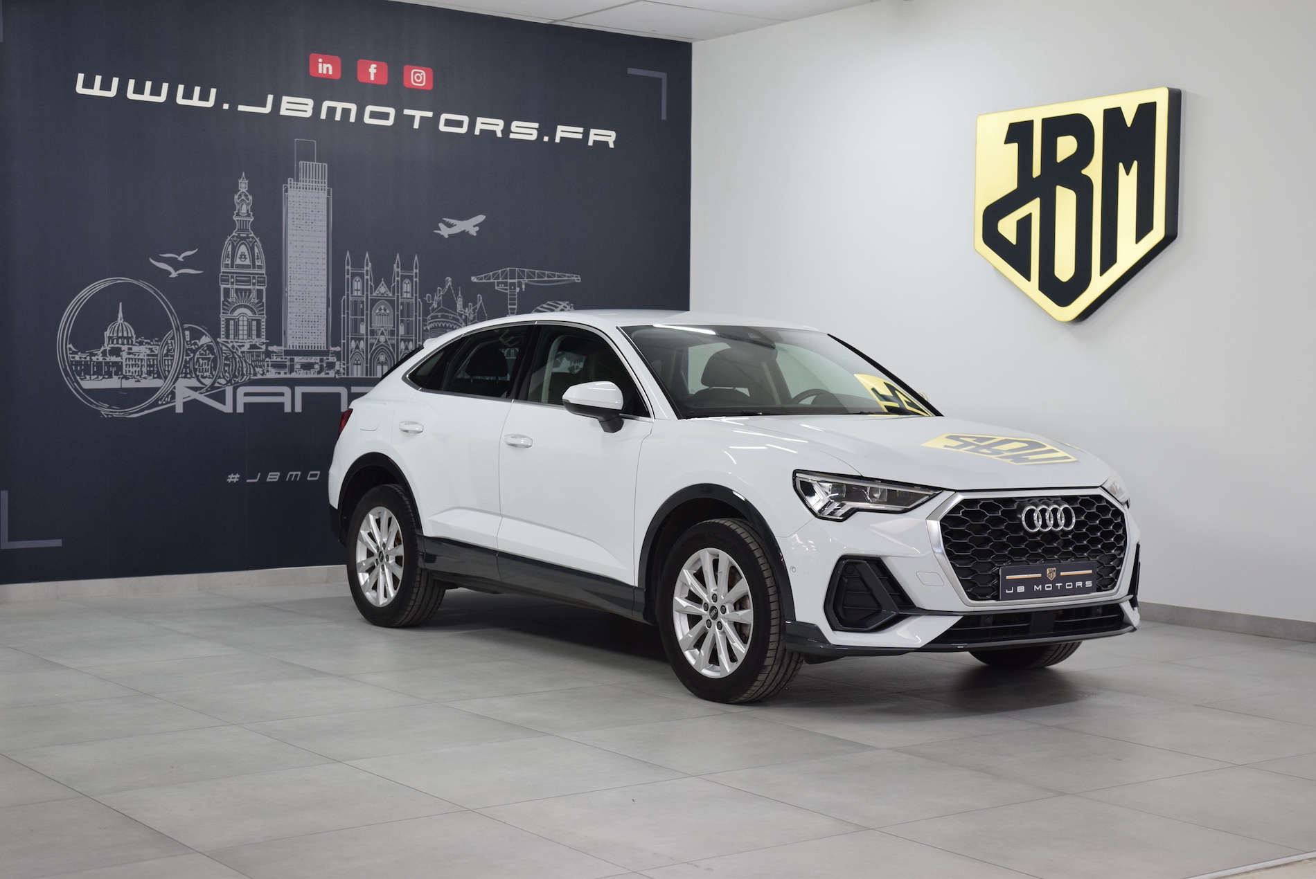AUDI-Q3 SPORTBACK