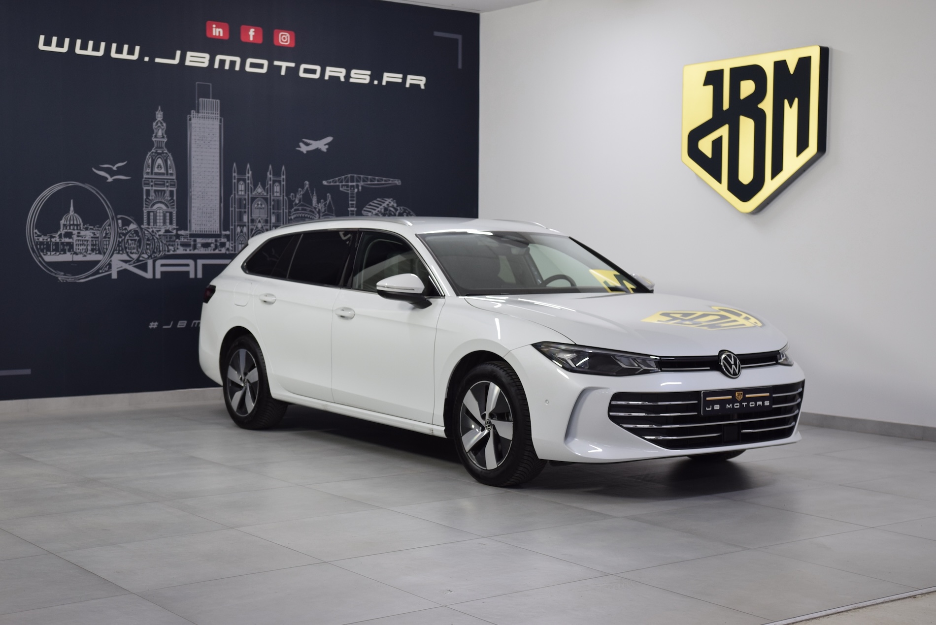 VOLKSWAGEN-PASSAT