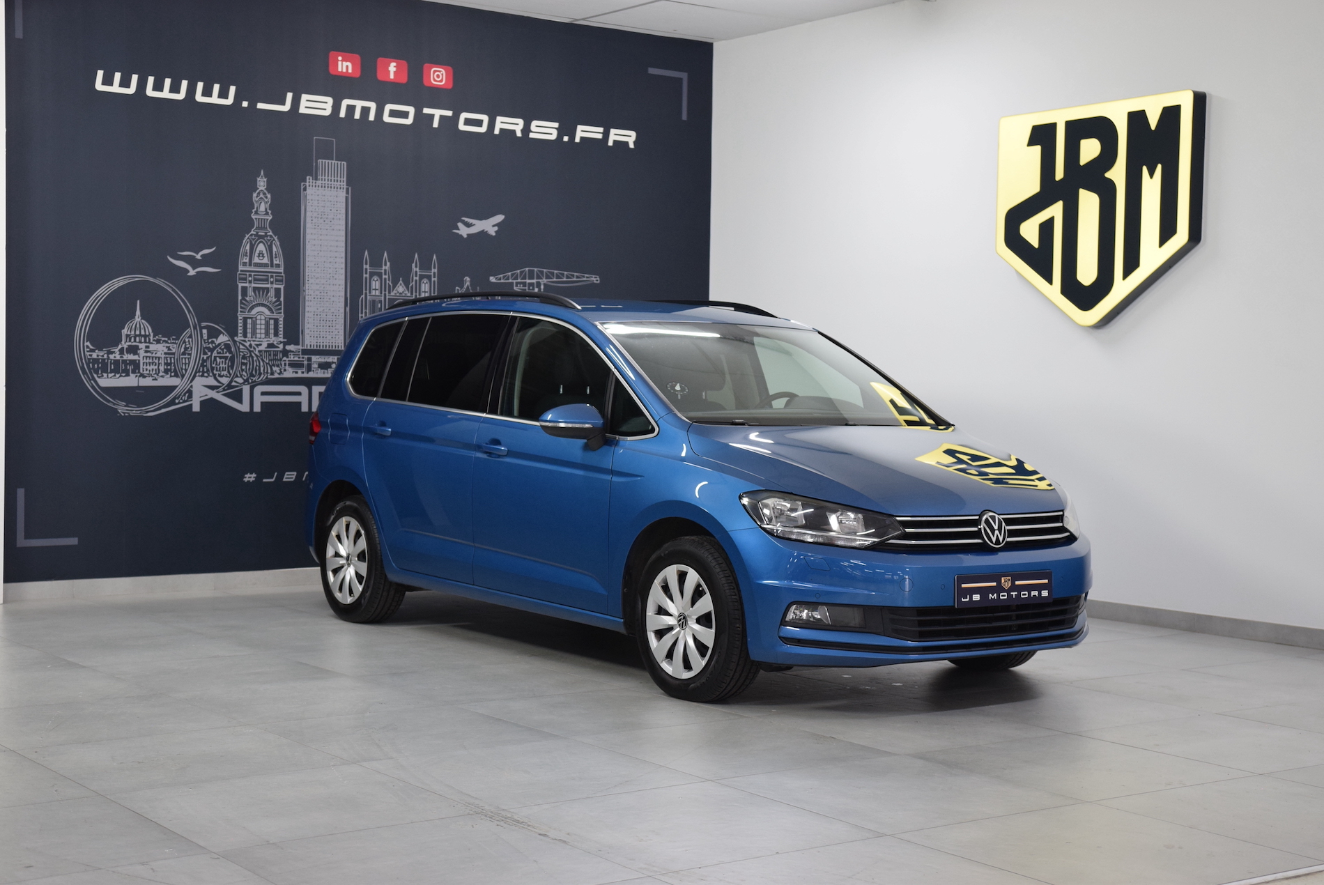 VOLKSWAGEN-TOURAN