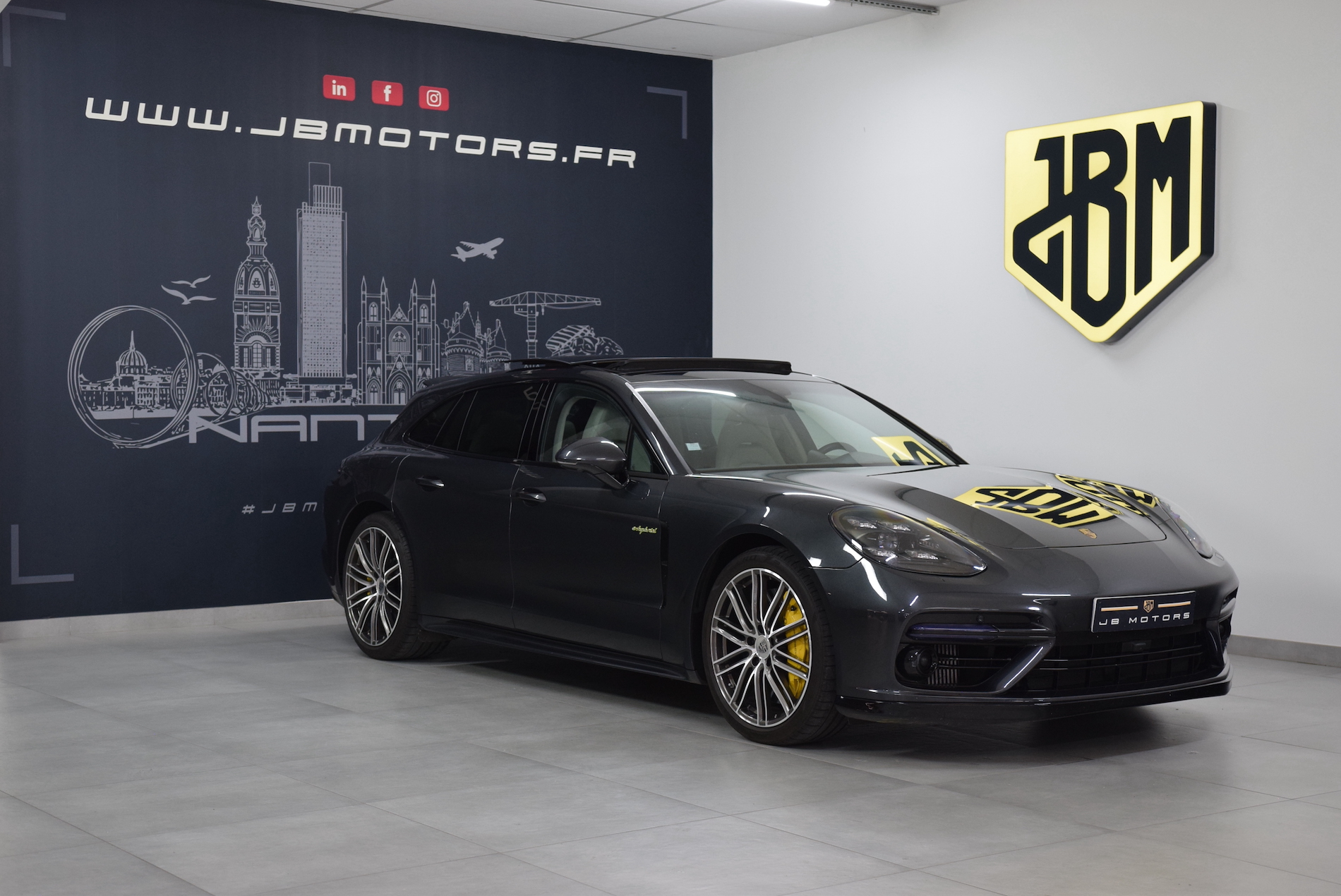 PORSCHE-PANAMERA