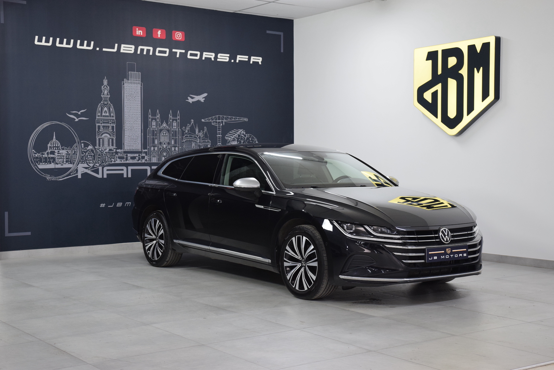 VOLKSWAGEN-ARTEON SHOOTING BRAKE