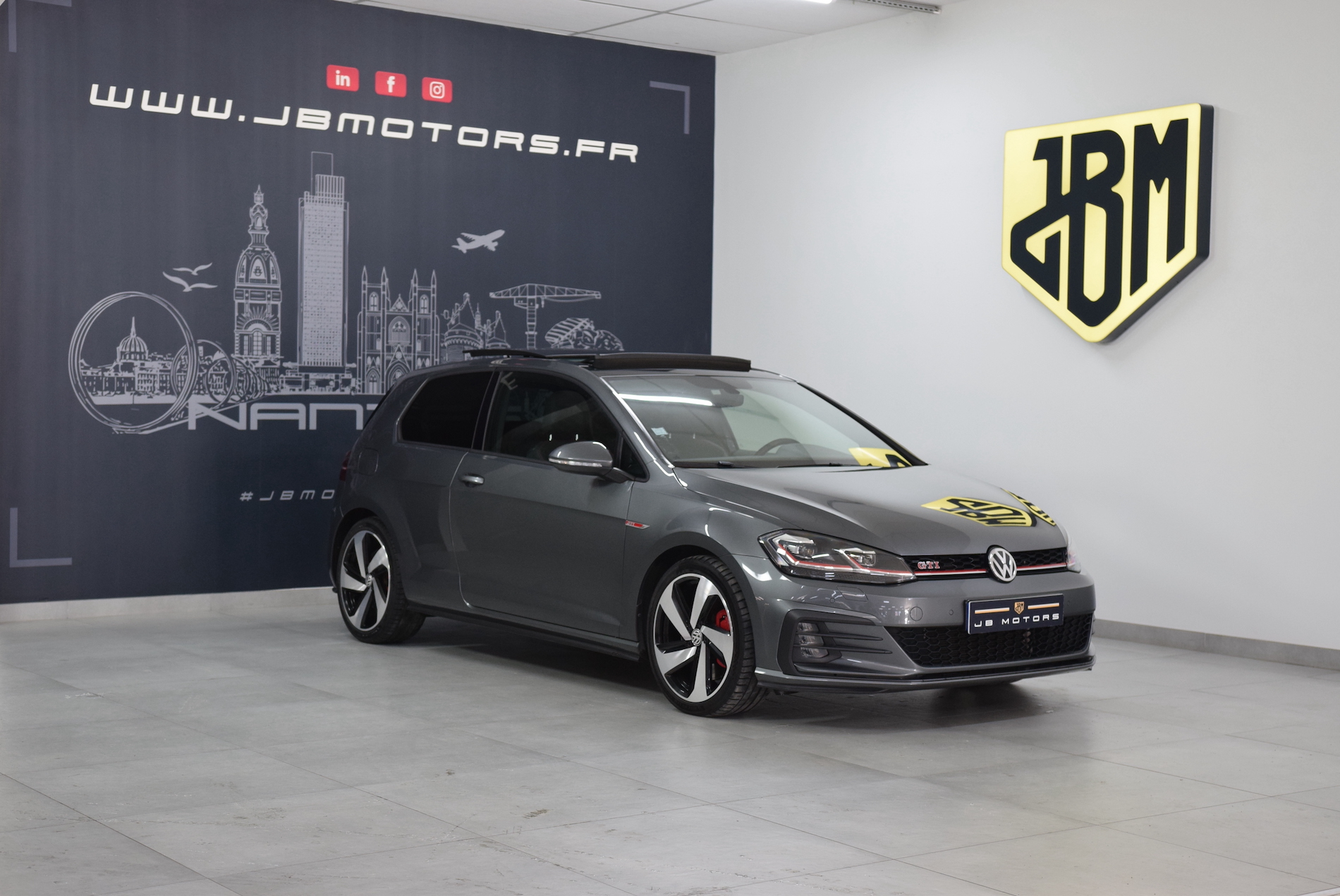 VOLKSWAGEN-GOLF
