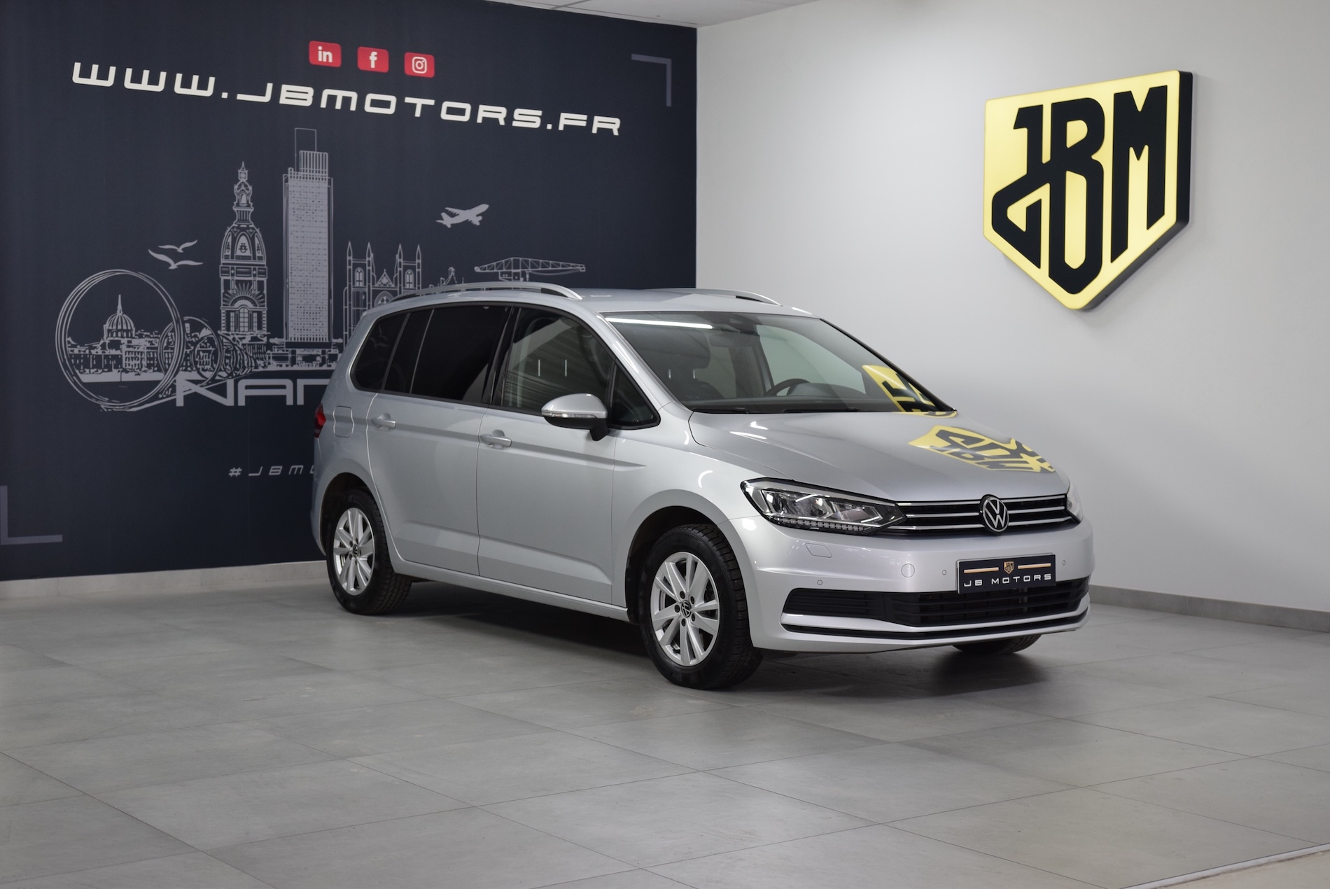 VOLKSWAGEN-TOURAN