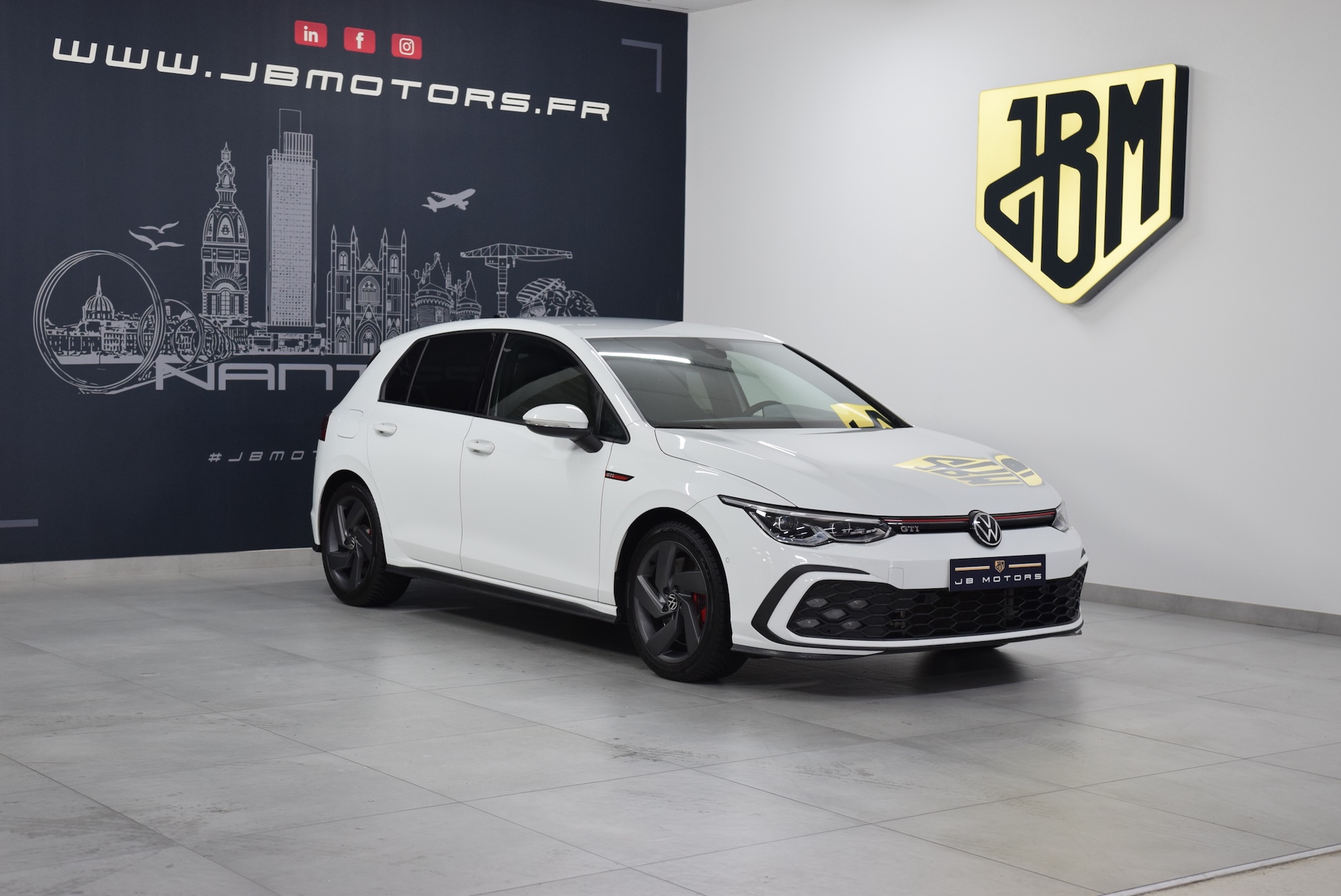VOLKSWAGEN-GOLF
