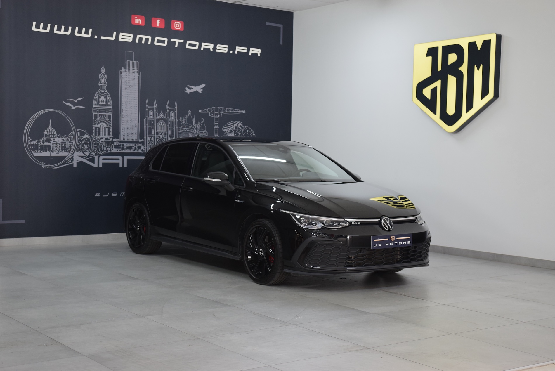 VOLKSWAGEN-GOLF