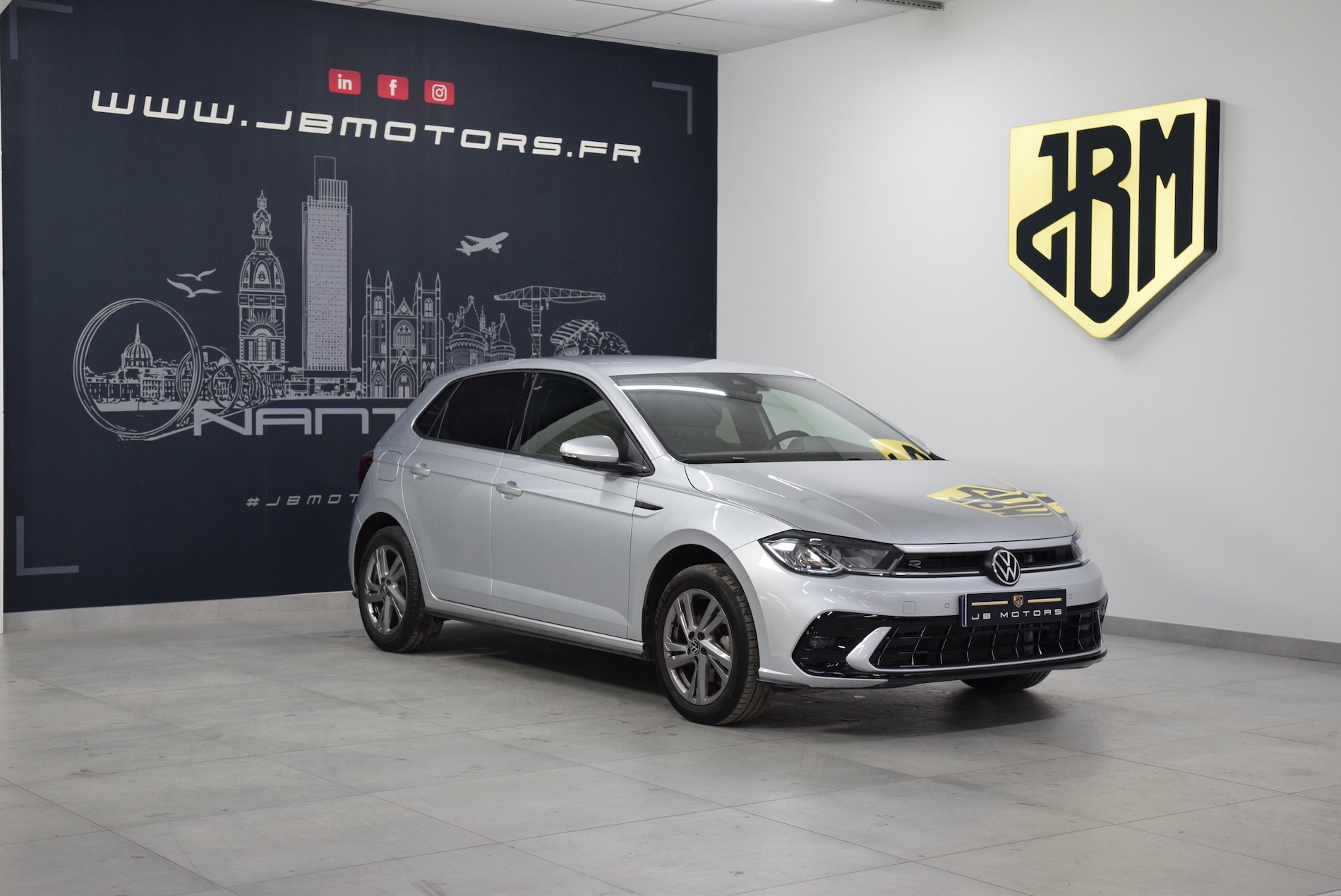 VOLKSWAGEN-POLO