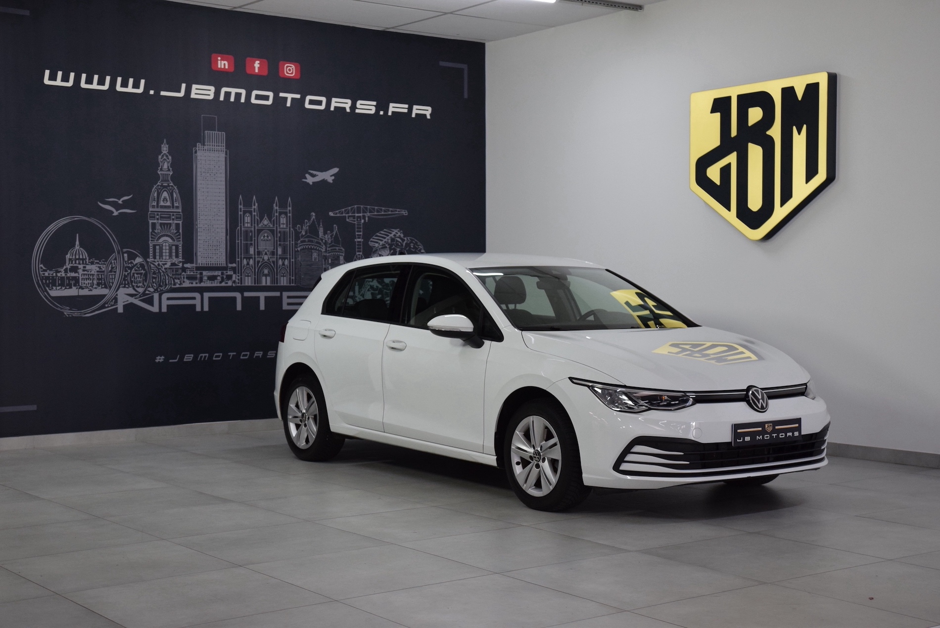 VOLKSWAGEN-GOLF