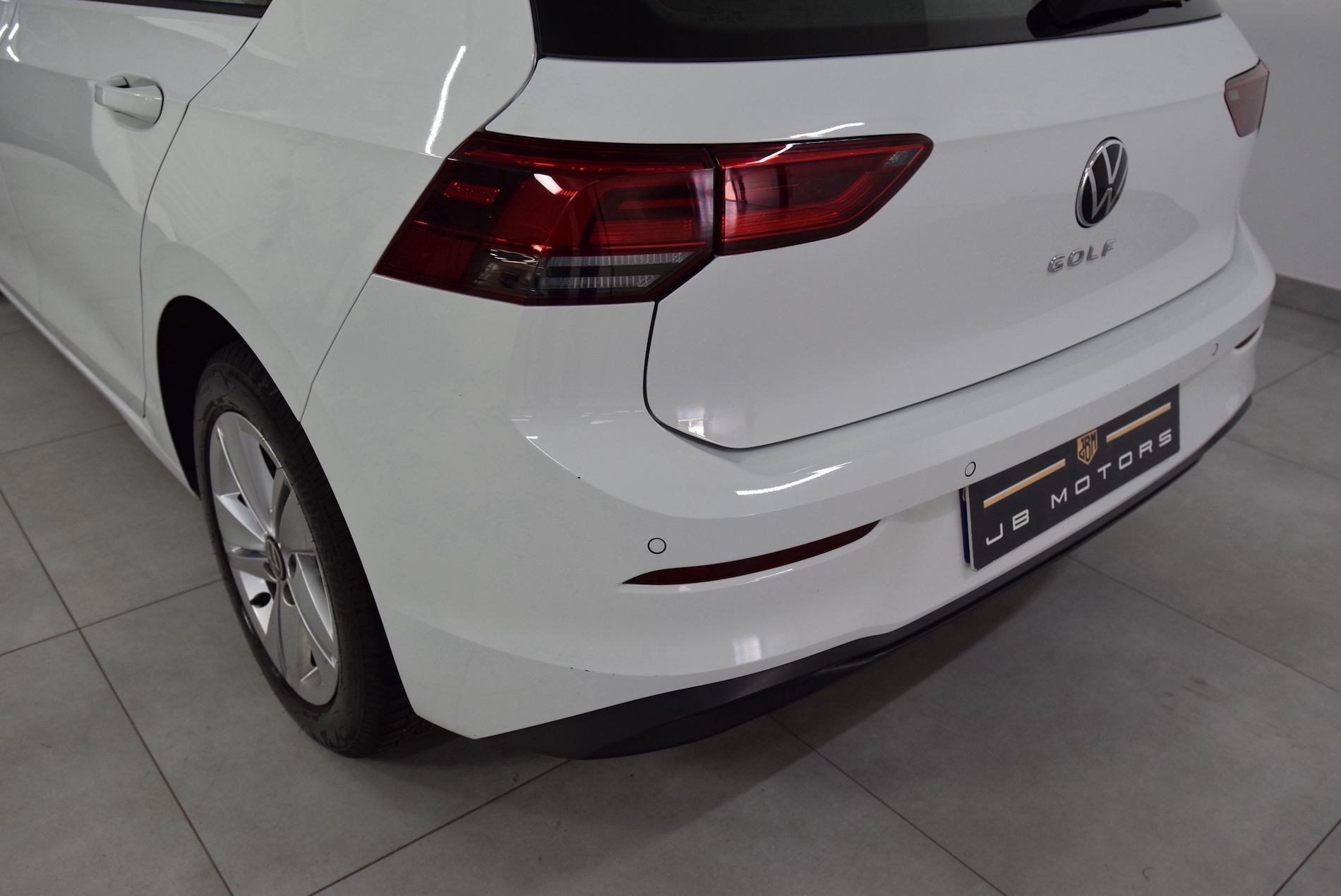 VOLKSWAGEN-GOLF