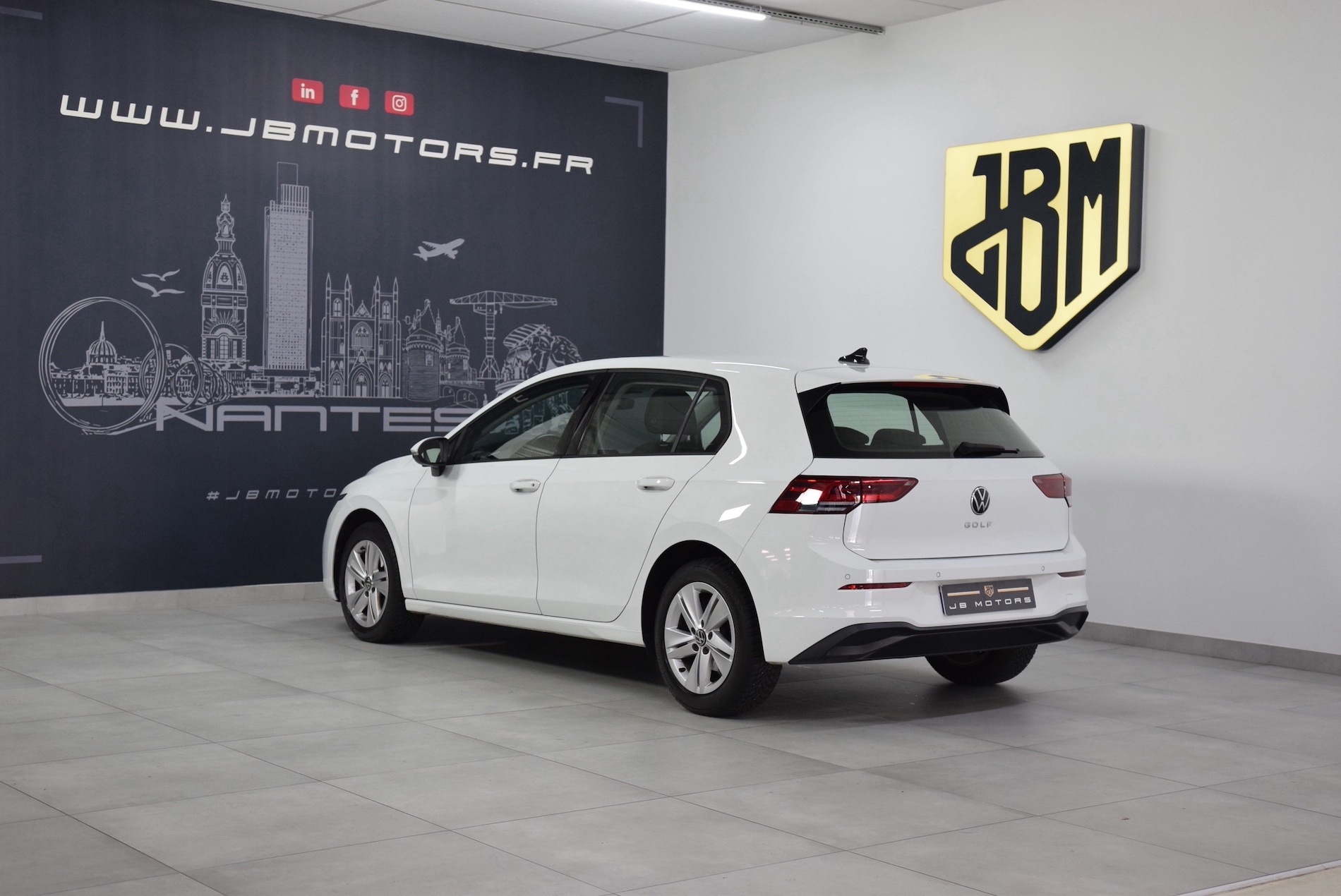 VOLKSWAGEN-GOLF