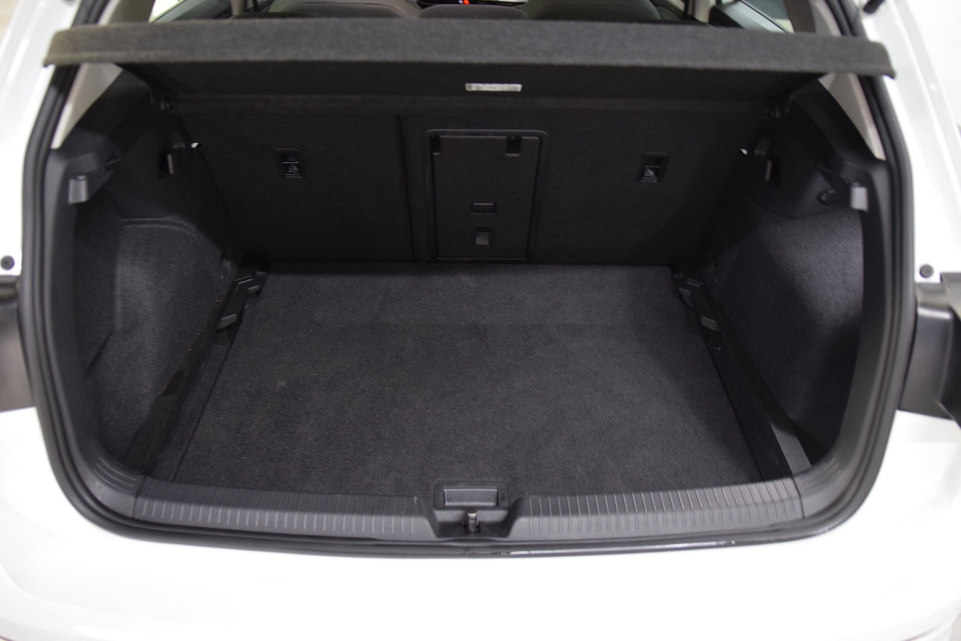 VOLKSWAGEN-GOLF