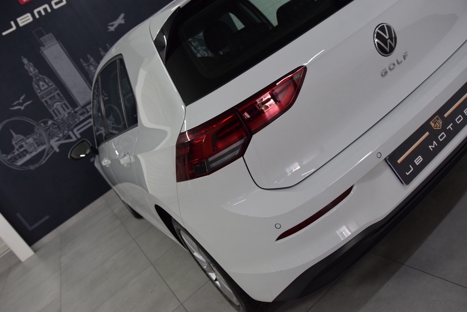 VOLKSWAGEN-GOLF