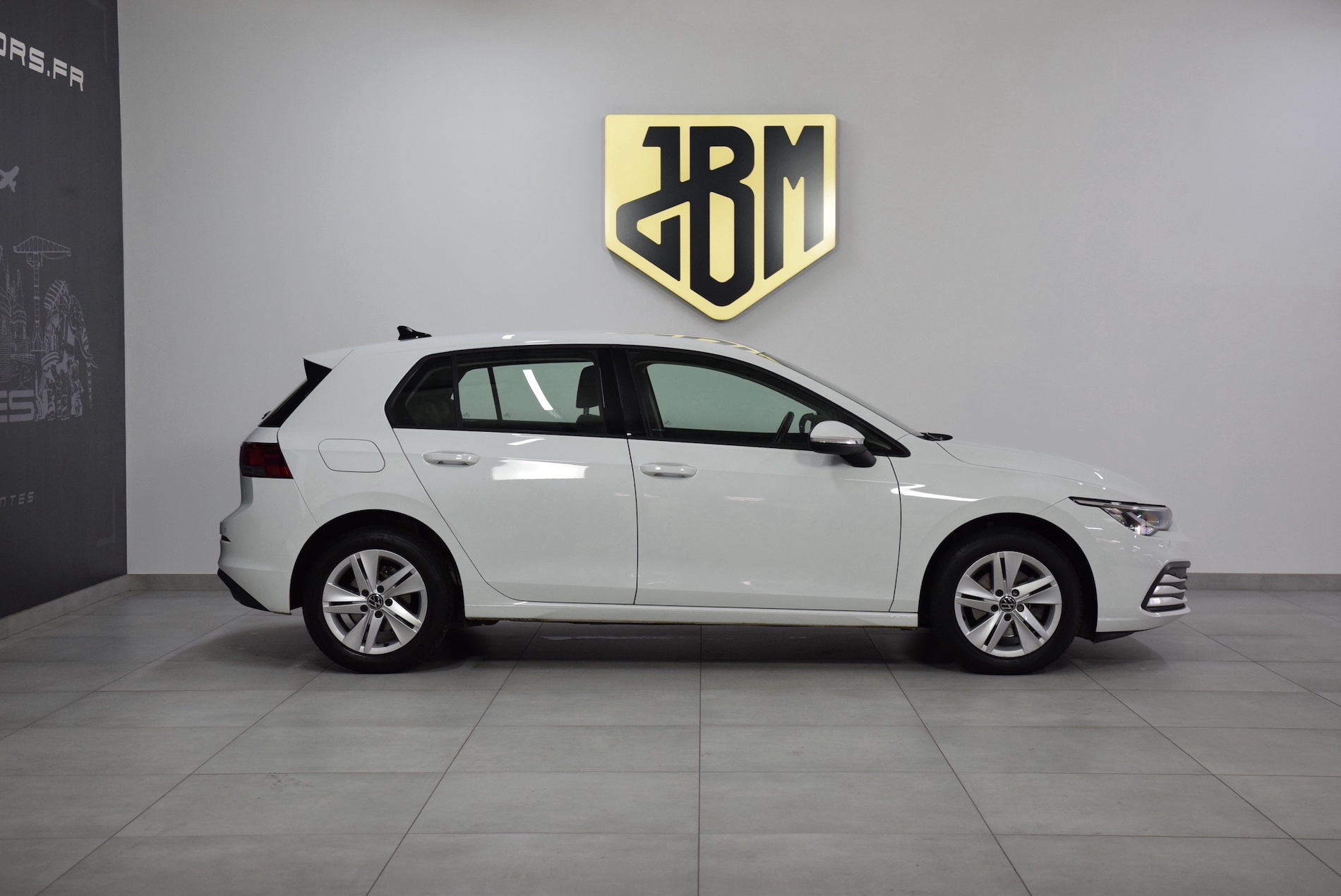 VOLKSWAGEN-GOLF