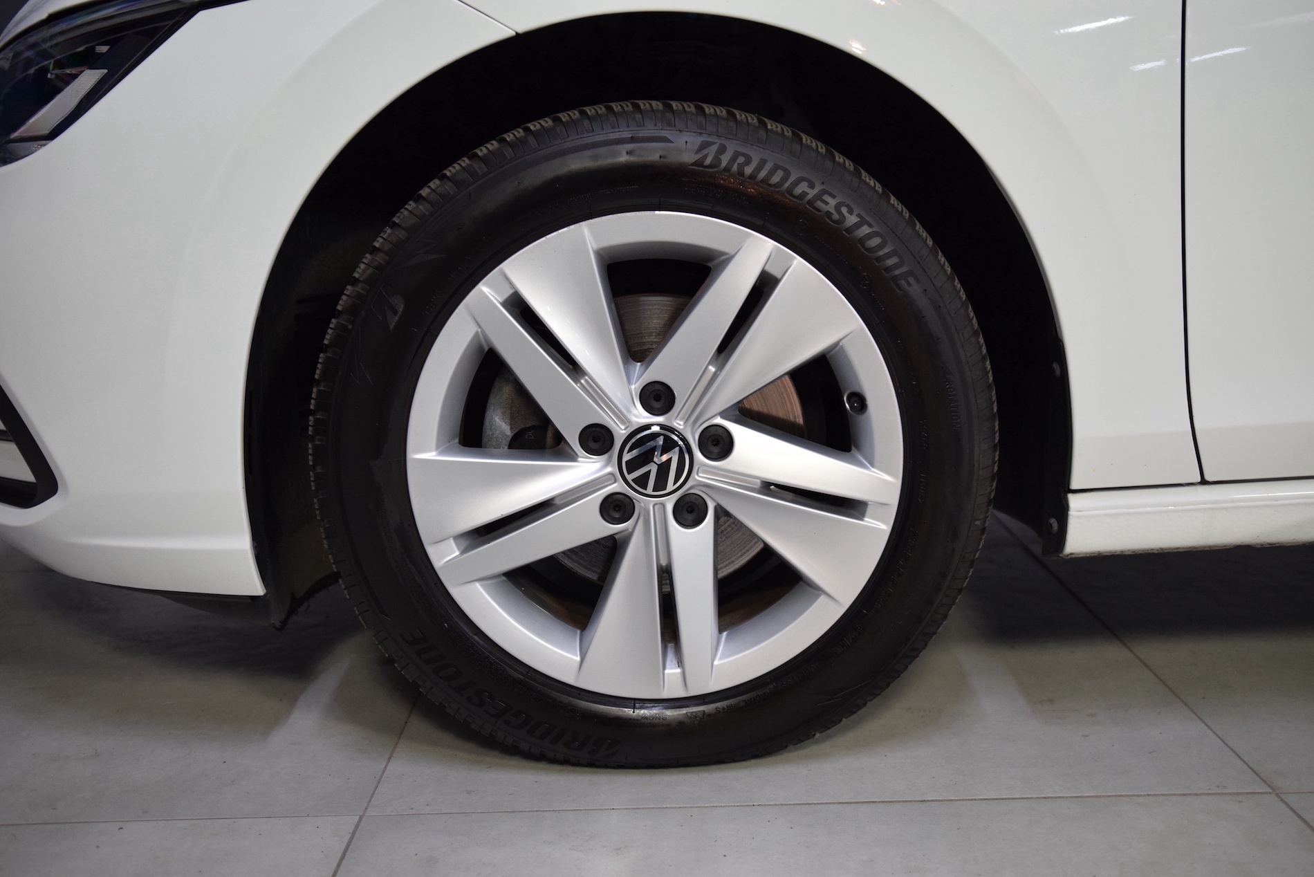 VOLKSWAGEN-GOLF