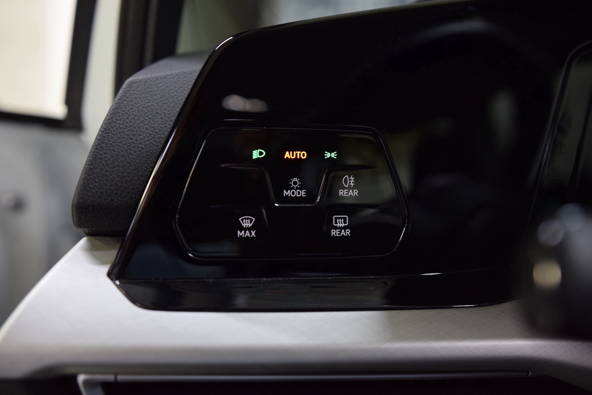 VOLKSWAGEN-GOLF