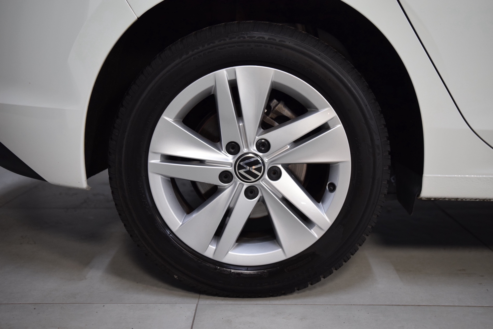 VOLKSWAGEN-GOLF