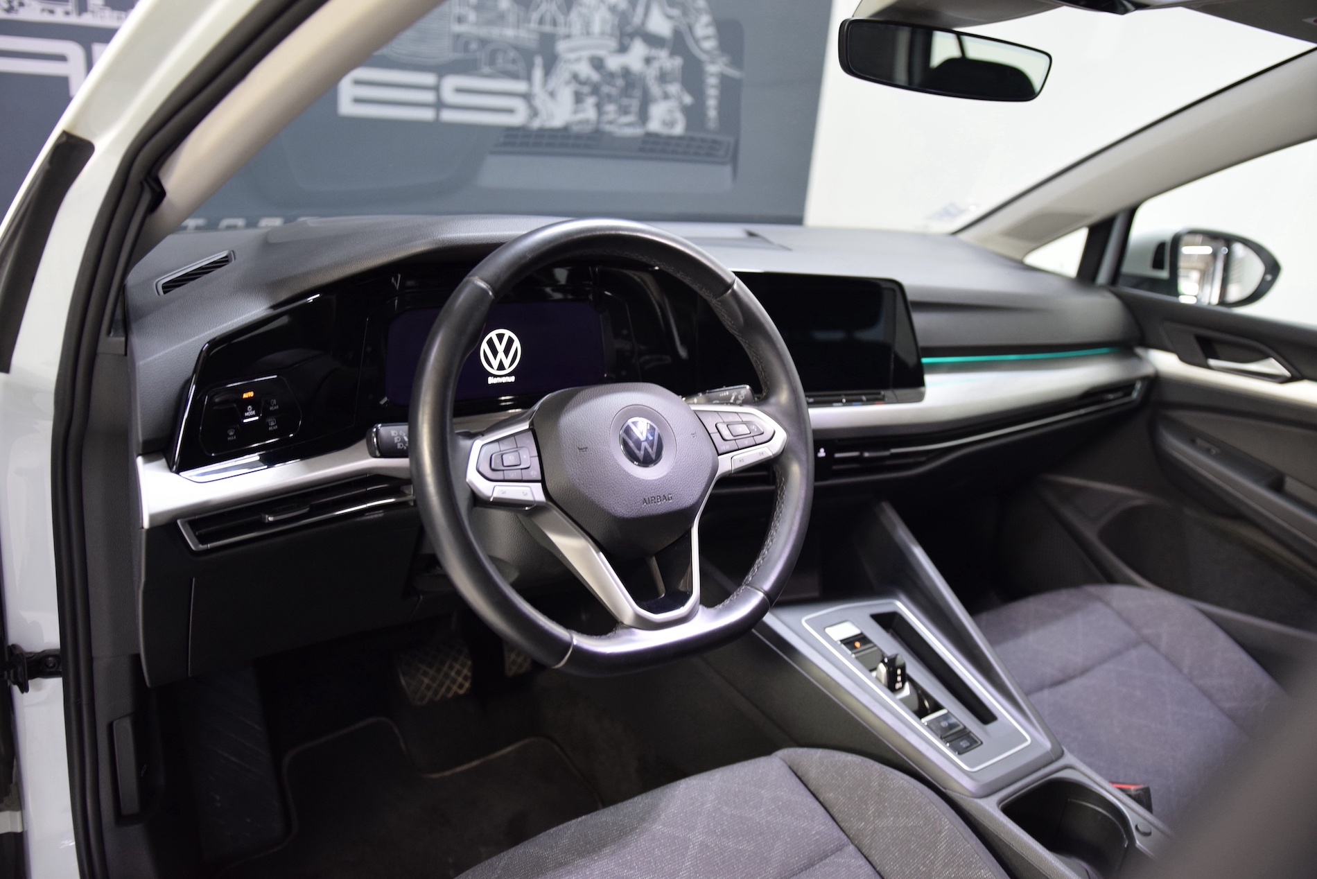 VOLKSWAGEN-GOLF
