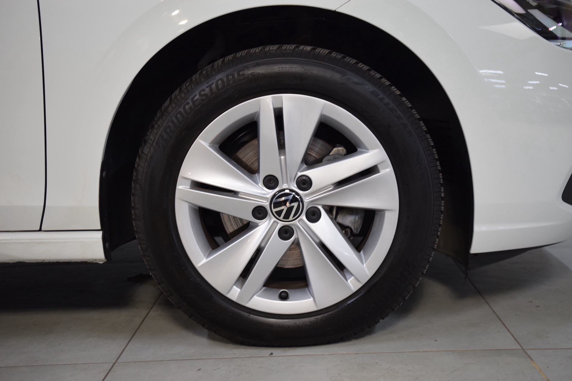VOLKSWAGEN-GOLF