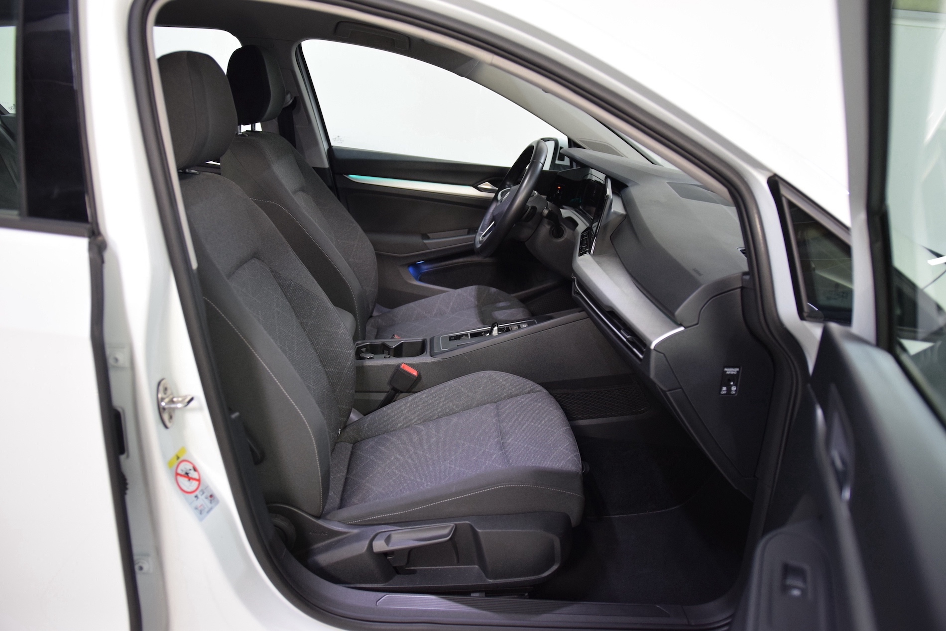 VOLKSWAGEN-GOLF