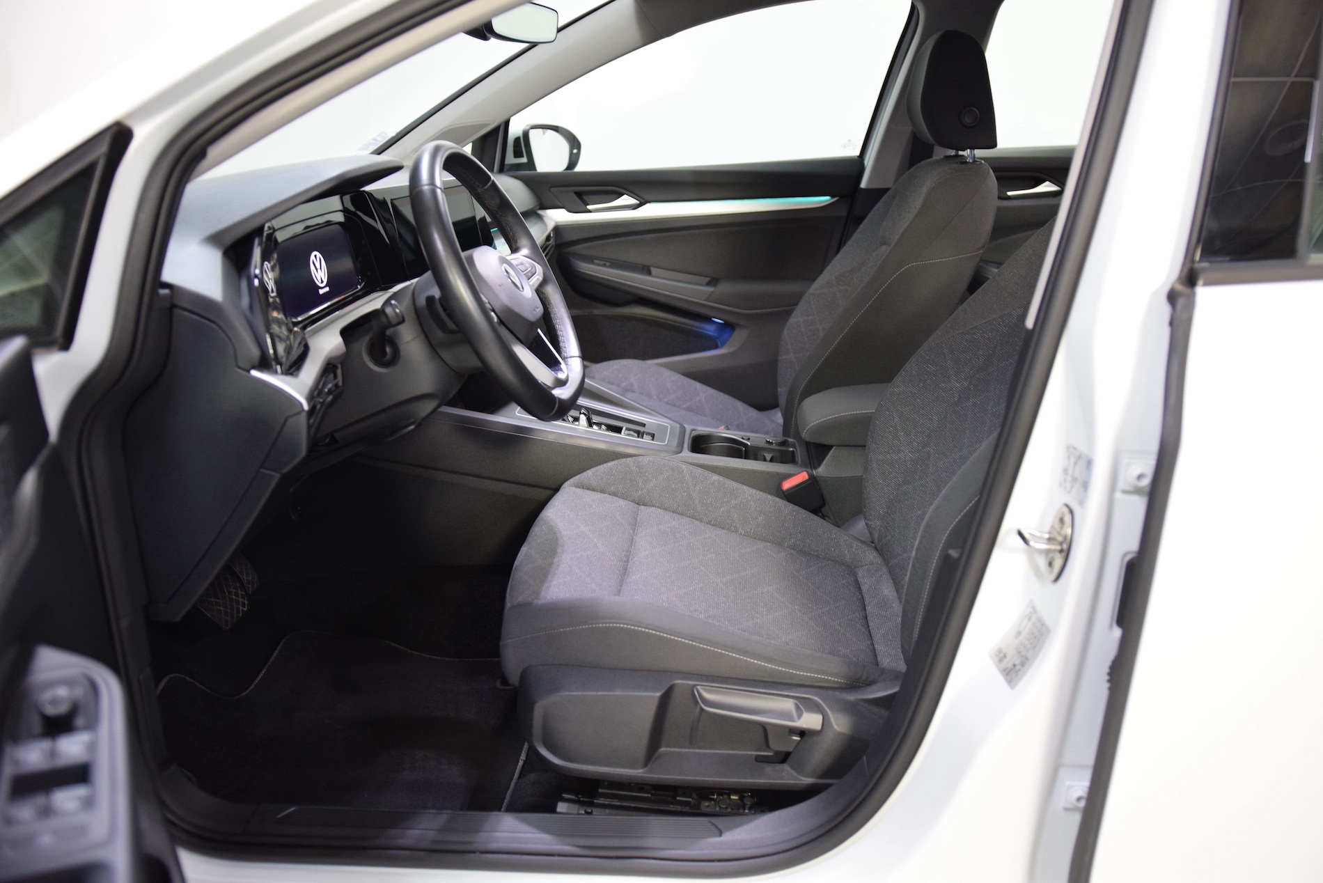 VOLKSWAGEN-GOLF