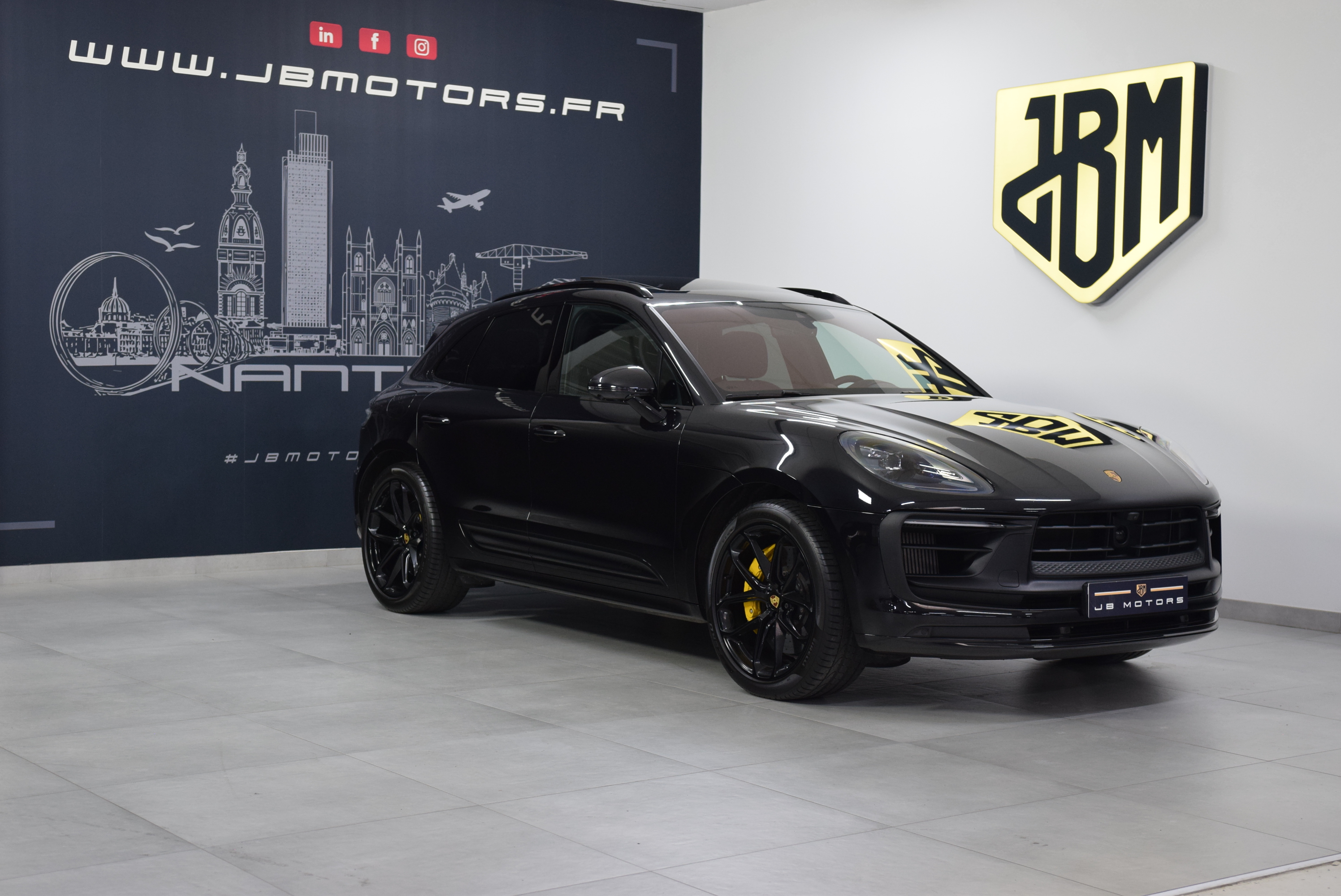 PORSCHE-MACAN