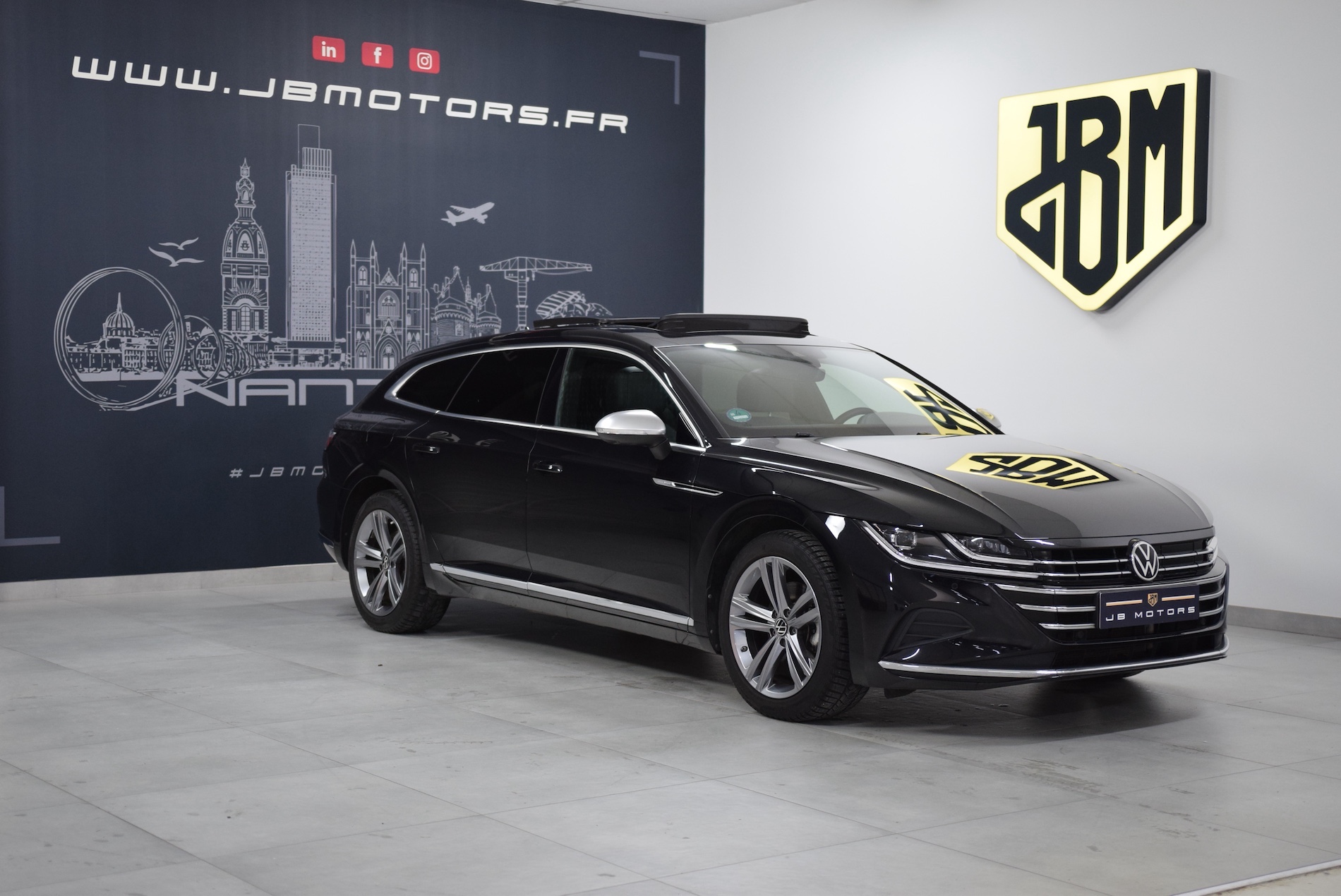 VOLKSWAGEN-ARTEON SHOOTING BRAKE